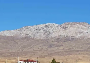 Süphan Dağı beyaza büründü