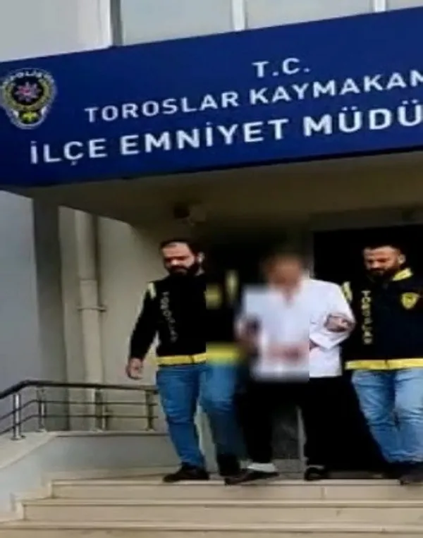 1670920393232.jpg Sahte doktor skandalı! Çaldığı önlükle hastaneye girmeye çalıştı | Yakalanınca 'ben anestezi doktoruyum' dedi - 4