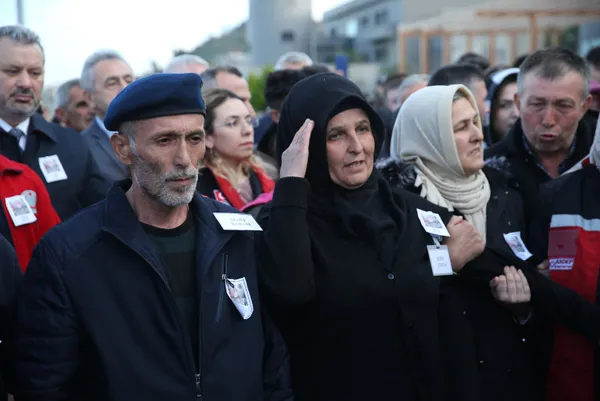 Pençe Kilit şehitlerine veda! Gözyaşları sel oldu
