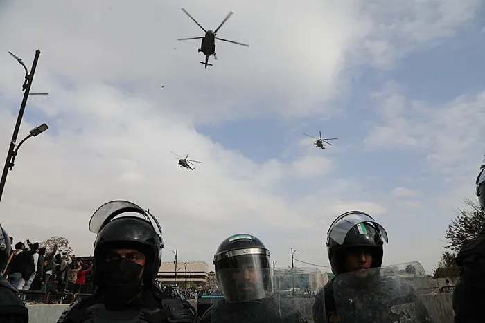 suriyede-esad-sonrasi-1-yil-saradan-aciklama-turkiyeden-destek-mesaji-1765201336795.jpg Suriye'de 61 yıllık Baas rejiminin devrilmesinin birinci yıl dönümü ülke genelinde kutlanıyor. Kutlamalar kapsamında Deyrizor kentinde askeri geçit töreni düzenlendi. (AA)