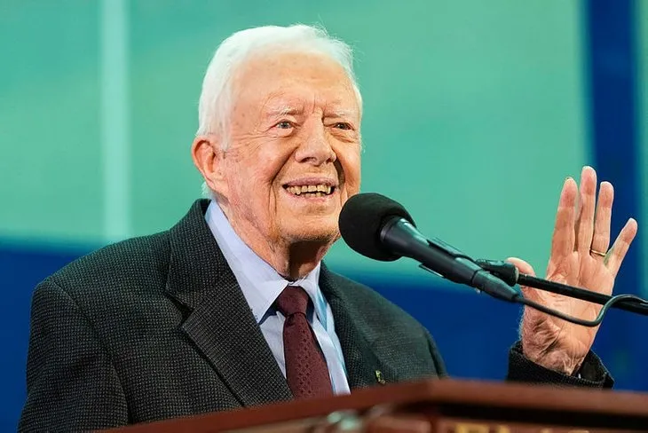 Evinde düşen eski ABD Başkanı Jimmy Carter hastaneye kaldırıldı