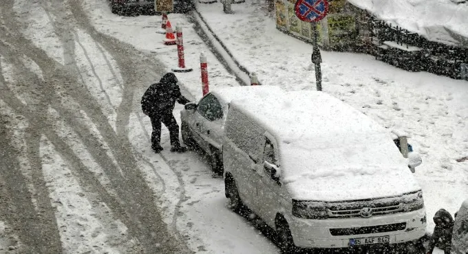 Van'da kar nedeniyle 33 yerleşim yerine ulaşım kapandı - 4
