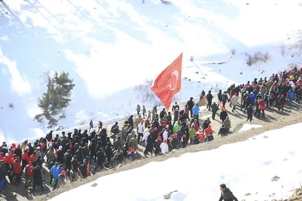 Gençler şühedanın izinde yürüdü