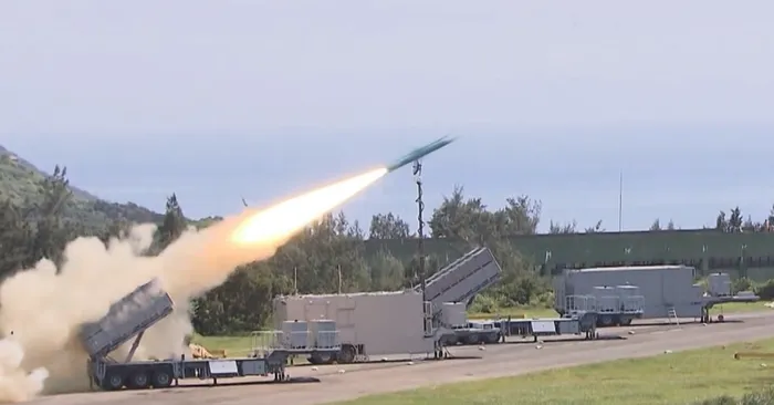 Çin 25 savaş uçağıyla Tayvan’a girdi!