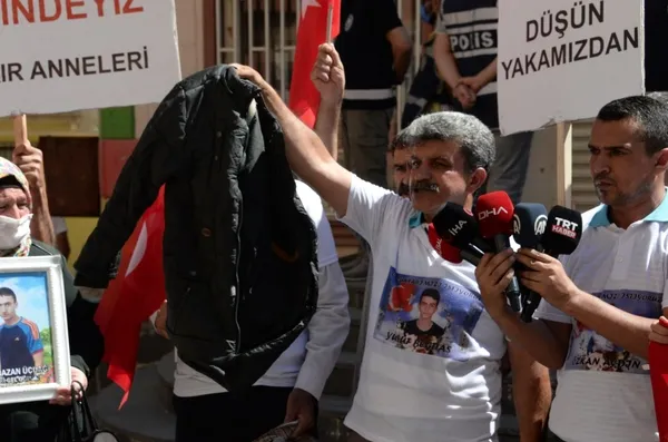 Akşener’in başdanışmanının HDP’yi aklama telaşı! Evlat nöbetini hedef aldı: O çocukları HDP’den istemek ne demek?