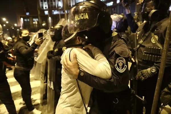 SON DAKİKA HABERİ | Peru’da Devlet Başkanı Manuel Merino istifa etti - 4
