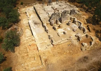 Bir Kız Kalesi de İzmir'de bulundu