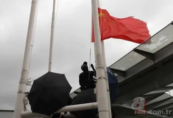 Çin’de sokaklar savaş alanına döndü! Bayrağı indirdiler!