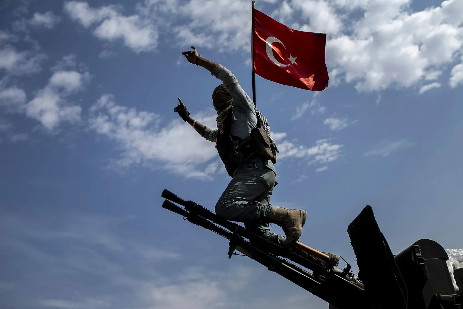 Barış Pnarı'nda geri sayım! SMO askerleri, Ceylanpınar ilçesine çıkış yaptı