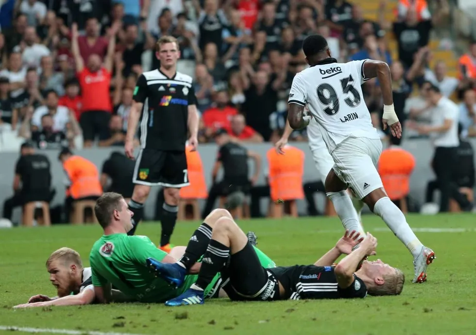 1787815821852.jpeg Beşiktaş-B36 Torshavn maçında gol atan Larin'in gol sevinci (ahaber.com.tr)