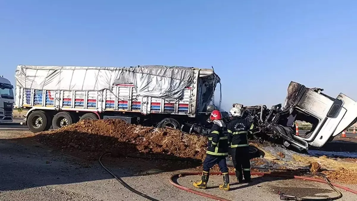 Gaziantep'te arpa yüklü TIR yandı; şoför yaralı