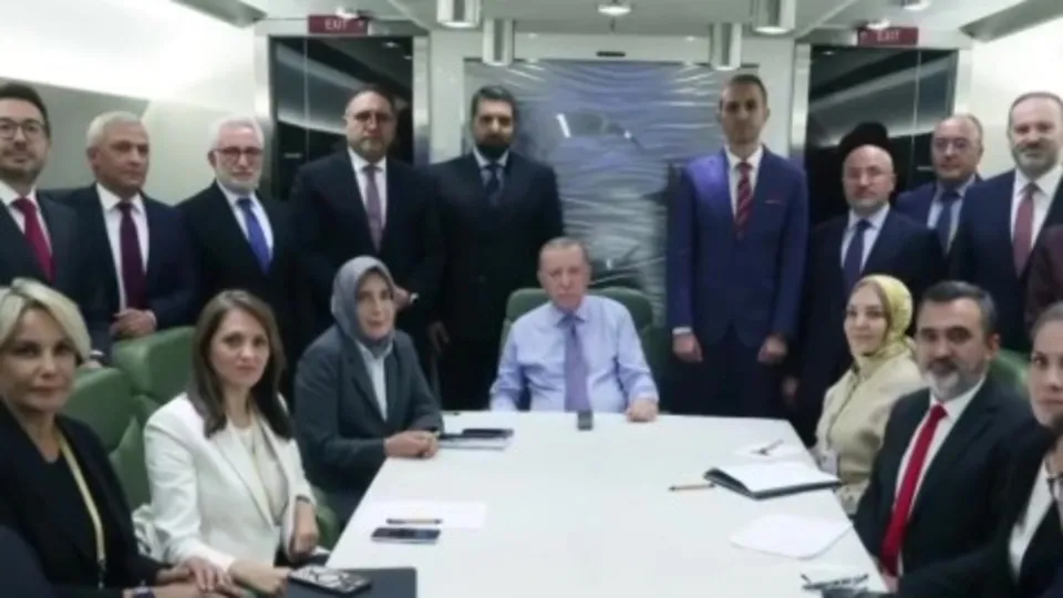 Başkan Erdoğan’dan Özgür Özel’e Batı göndermesi: Onlar Brüksel’de laf üretirken biz Anadolu’da eser üretiyoruz