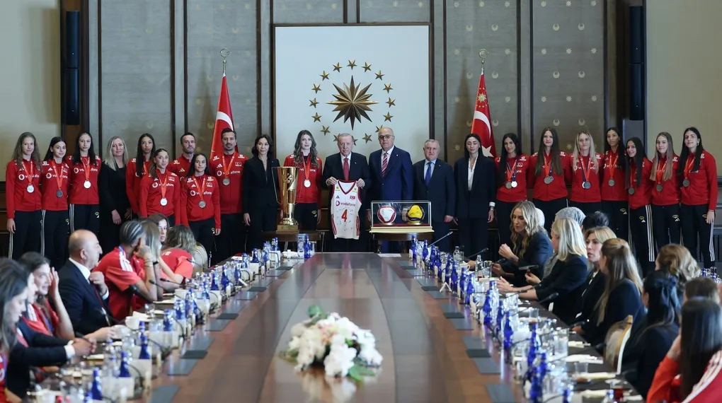 Şampiyonlar Külliye'de: Başkan Erdoğan Filenin Sultanları'nı kabul etti