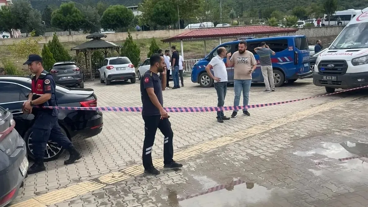 Osmaniye'de aile içi husumet okul bahçesine taşındı! Yeğeni tarafından vurulan öğretmen kurtarılamadı, silahlı saldırgan gözaltında - 1