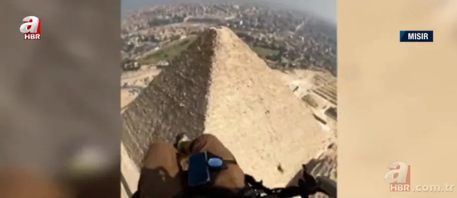 Mısır piramitlerinin üzerinde nefes kesen uçuş! Ölümden döndüğü an yürekleri ağza getirdi 1