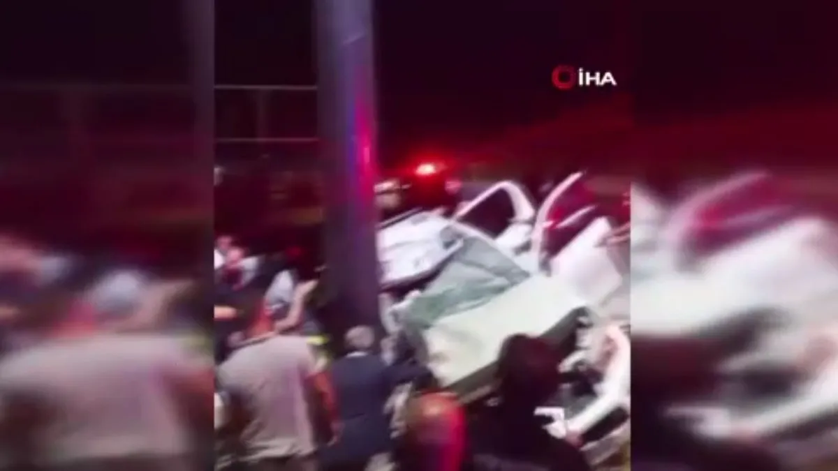 Batman'da otomobil reklam panosuna çarptı: 2 gündür süren yaşam mücadelesini kaybetti