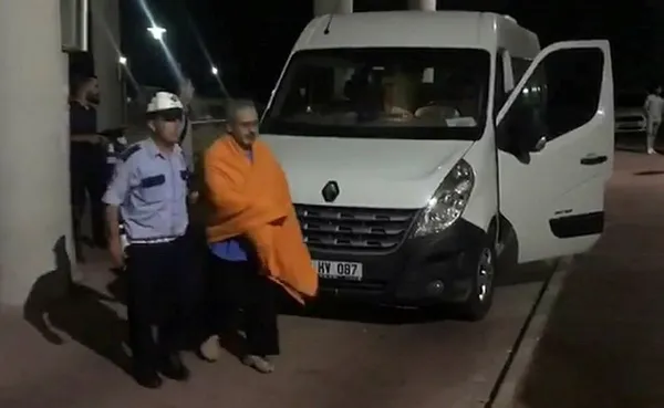 Ege Denizi'nde FETÖ'cülerin olduğu iddia edilen bot battı - 1