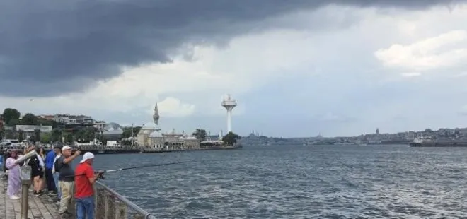 İstanbul’da yağmur birden bastırdı! Vatandaşlar zor anlar yaşadı