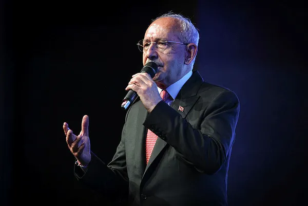 Kemal Kılıçdaroğlu'nun bozulan dengesi canlı yayında patlak verdi! Başkan Erdoğan'a oy verenleri skandal sözlerle itham etti - 1