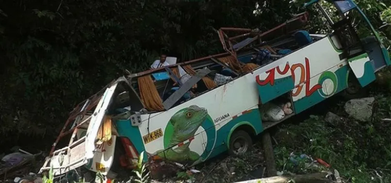 Peru'da otobüs uçuruma yuvarlandı: 19 ölü