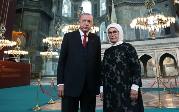 son-dakika-baskan-erdogan-ve-emine-erdoganin-saglik-durumu-hakkinda-yeni-aciklama-varliginizi-bilmek-bize-guc-1644253442910.jpg Son dakika: Başkan Erdoğan ve Emine Erdoğan'ın sağlık durumu hakkında yeni açıklama: Varlığınızı bilmek bize güç veriyor - 1