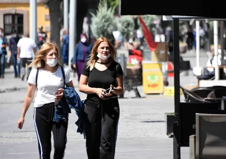 Koronavirüsün yeni yayılmaya başlayan varyantı Eris! Türkiye'de görüldü mü? Belirtileri neler?