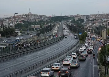 Haliç Köprüsü kapandı! Trafik kilit | Asfalt yenileme çalışması nedeniyle trafikte aksamalar var