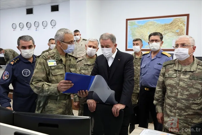 Bakan Akar ve komutanlardan karargahta yoğun mesai! Sabahın ilk saatlerine kadar ışıklar sönmedi 10