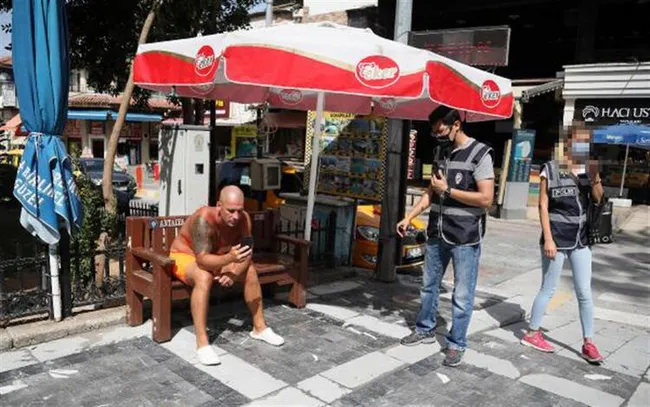 Antalya'da maskesiz İngiliz turistten kadın polise ahlaksız teklif - 5