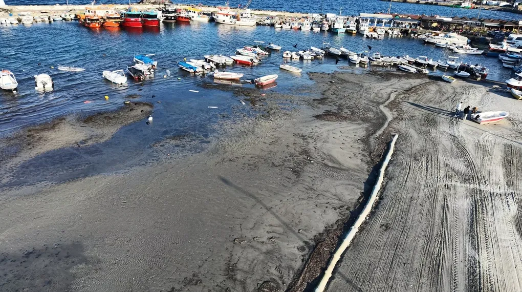 Marmaraereğlisi'nde deniz çekildi