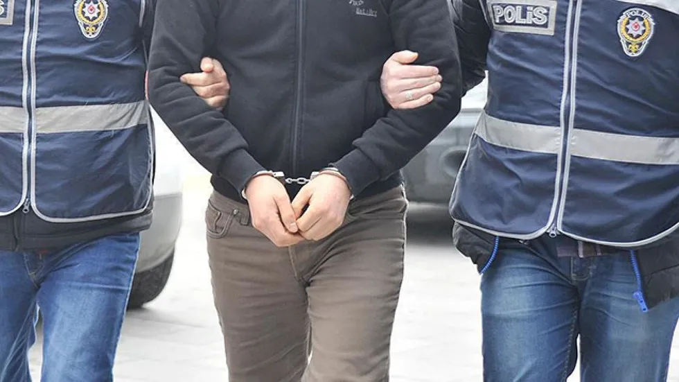 4 ilde eş zamanlı baskınlarda 81 şüpheliye gözaltı! 349 milyon lirayı aşan kaçak pırlanta ele geçirildi - 1