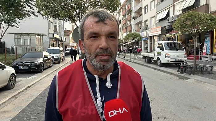 Düzce'den yürek ısıtan haber: Belediye görevlisi vatandaşın otomobili zarar görmesin diye siper oldu - 2