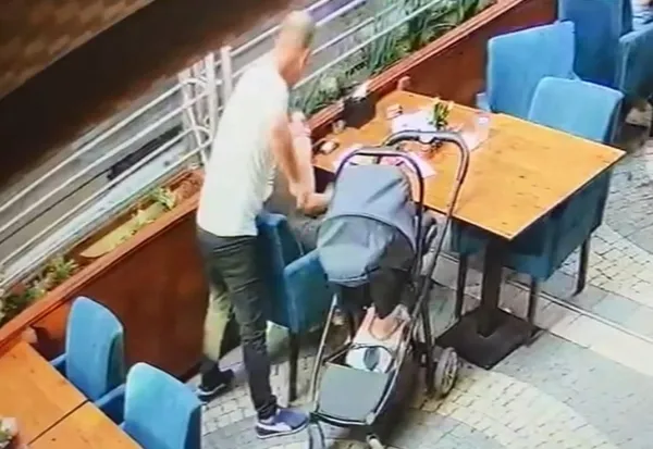 1624960456105.jpg Gözü dönmüş eş dehşet saçtı! Vatandaş müdahale etti - 2