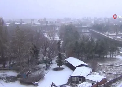 Kars’a mevsimin ilk karı düştü