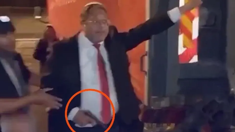 Siyonist Bakan Ben-Gvir İsrail halkına silah çekti!