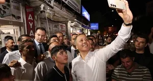 Bakan Yerlikaya Ağrı’da esnafla buluştu