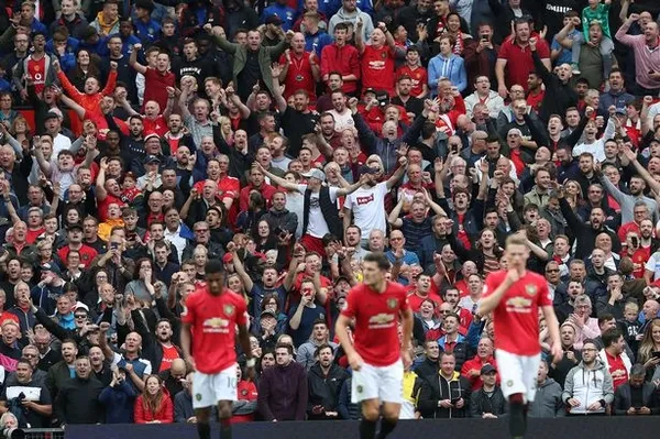 Stadyumlarda turnikeler yeniden dönecek! Premier League için flaş karar