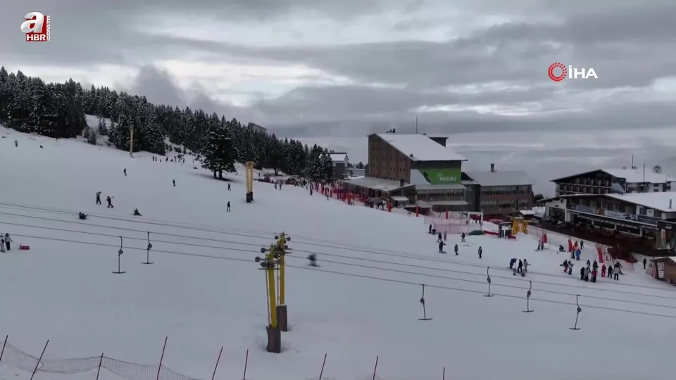 Uludağ’da 5 liralık poşetle kayak keyfi