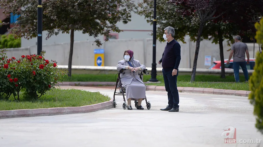 65 yaş üstü sokağa çıkma yasağı kalktı mı? 65 yaş üstü toplu taşıma araçlarını kullanabilecek mi? Kabine kararları... 5