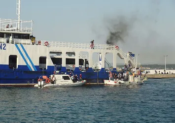 Çanakkale Boğazı'nda yangın paniği