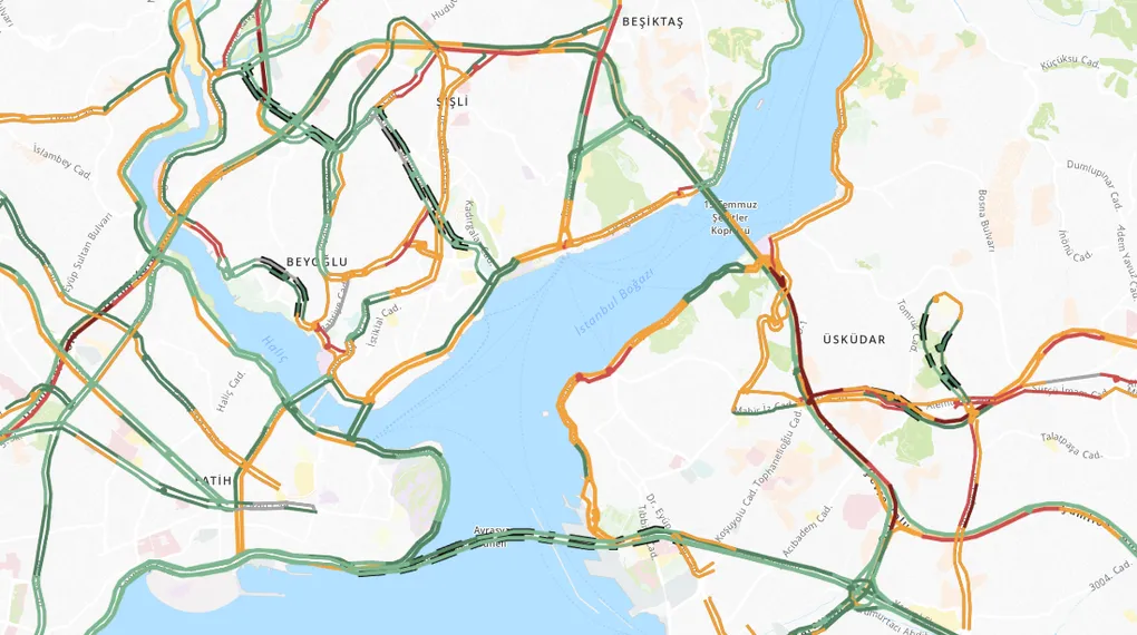 İstanbul'da yağmur trafiği vurdu! Yoğunluk yüzde 64'e çıktı