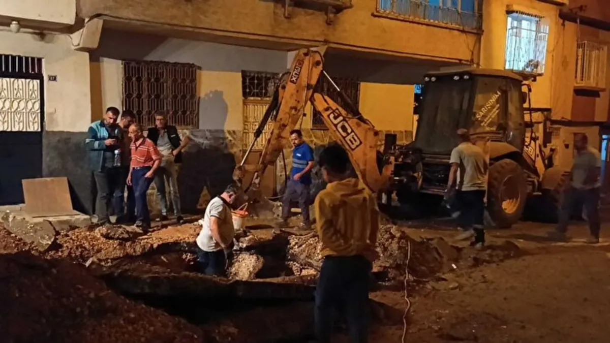 Gaziantep'te korku dolu anlar: Doğalgaz boru hattı delindi, gaz sızıntısı mahallede paniğe neden oldu