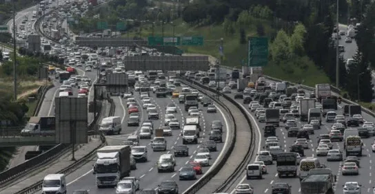 İstanbul'da trafik kilitlendi! Yüzde 70'e ulaştı - 1