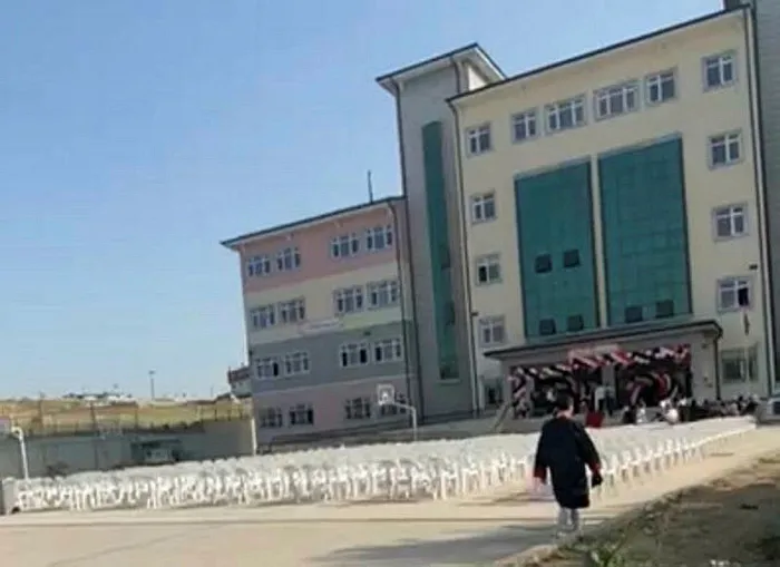 Kocaeli Valiliği'nden mezuniyet töreninde "uygunsuz kıyafet" açıklaması: İnceleme başlatıldı - 2