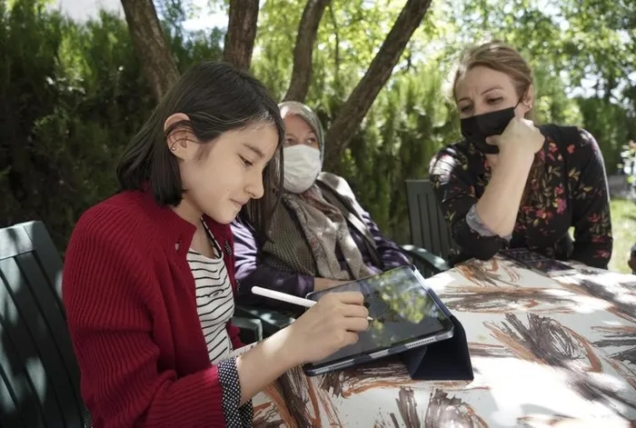 Başkan Erdoğan Simay Özen ile buluştu! 23 Nisan’da çizdiği AK Parti logosuyla beğeni toplamıştı