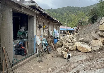 Bartın'da heyelan; 2 ev tahliye edildi