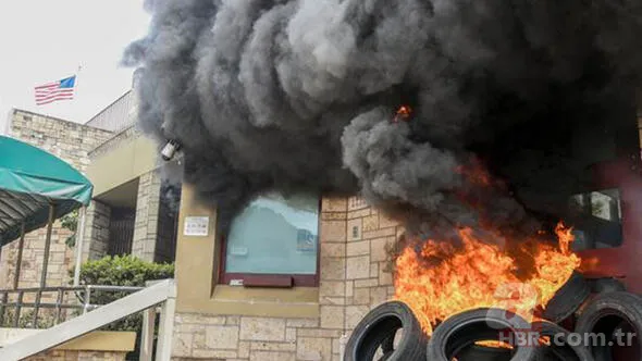 Honduras’ta protestocular ABD elçilik binasının kapısına dayandı 5