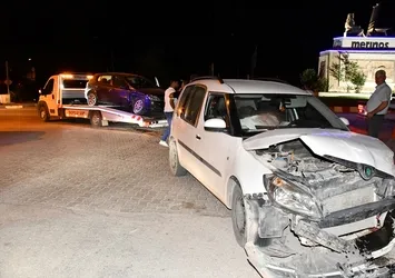 Adıyaman’da hafif ticari araç ile otomobil çarpıştı: 4 yaralı