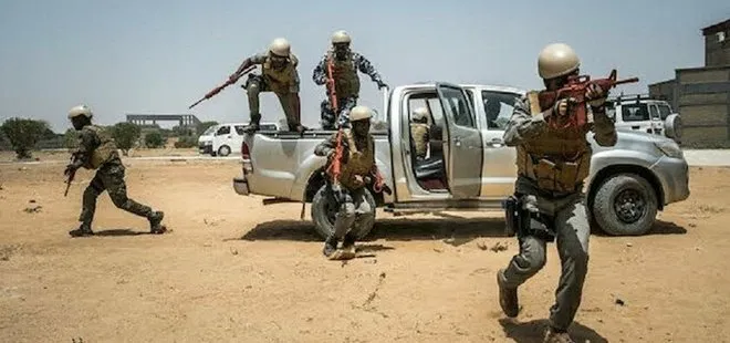 Darbeci Hafter Libya ordusunun karargahına saldırdı
