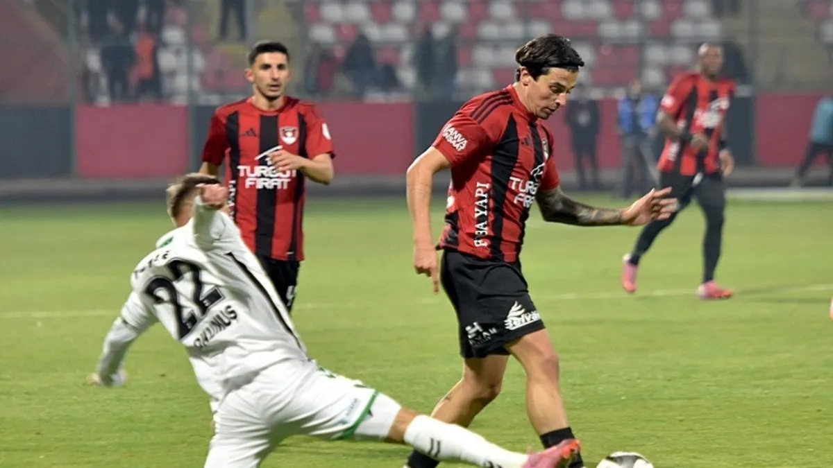 Vanspor evinde Sakaryaspor'u 3 golle geçti